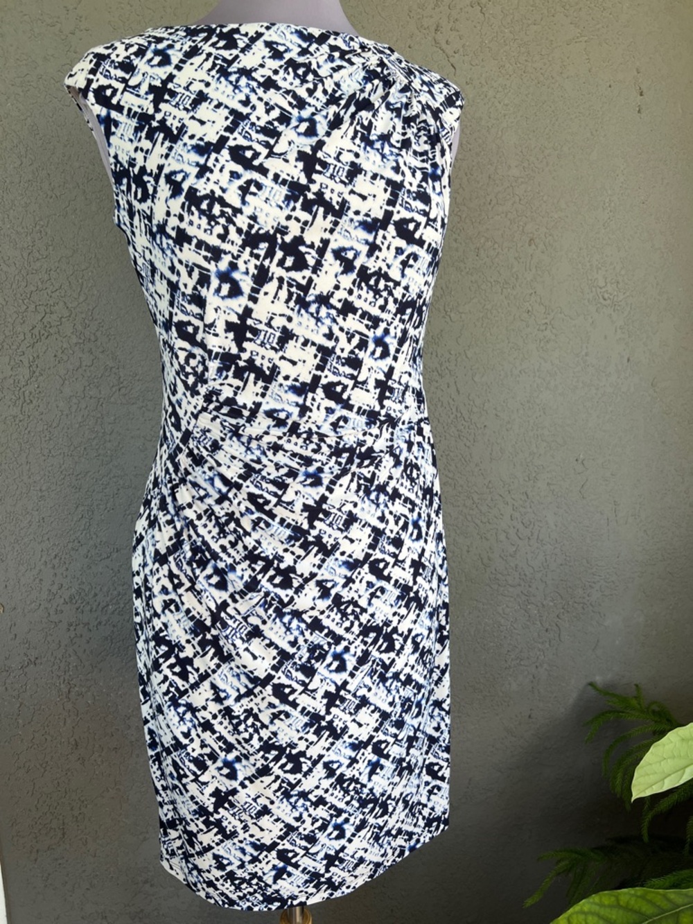 Chaps Navy and White Abstract Sleeveless Sheath Dress Size M